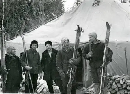 Слева направо Карелин Типикин Неволин Аксельрод Атманаки Спальных мешков - фото 33