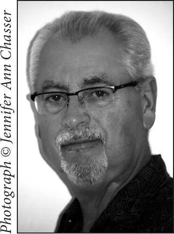 Daniel M Annechino a former book editor specializing in fulllength fiction - фото 1