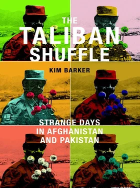 Kim Barker The Taliban Shuffle: Strange Days in Afghanistan and Pakistan обложка книги