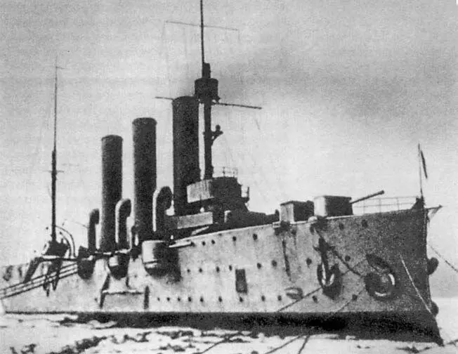 Крейсер Аврора Петроград 1917 г Рабочие к тому времени не слишком - фото 7