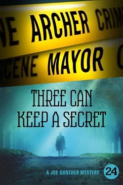 Archer Mayor Three Can Keep a Secret обложка книги