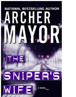 Archer Mayor The sniper's wife обложка книги