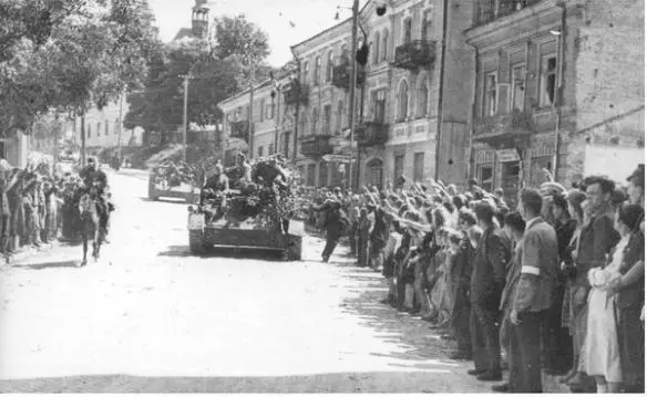 Soviet assaultguns SU76M from an unidentified unit entering the liberated - фото 9