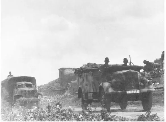Transport vehicles from the 3rd SSPanzerDivision Totenkopf on the move in - фото 19