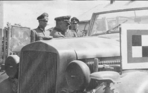 A picture of particular interest It depicts a m gl EinheitsPkw Kfz 21 which - фото 21