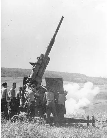 An antiaircraft gun model 88cm Flak 41 in a firing position in the Warsaw - фото 27