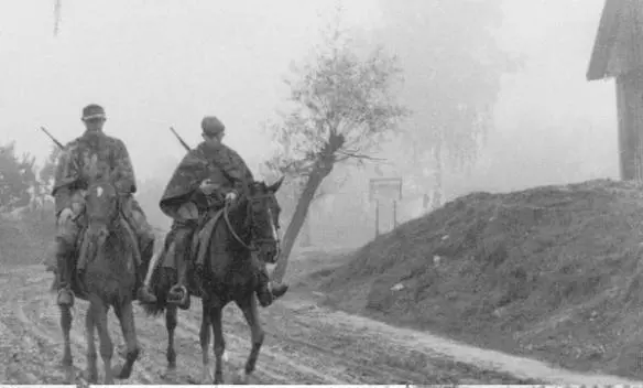 A mounted reconnaissance patrol from an infantry unit one early morning - фото 48