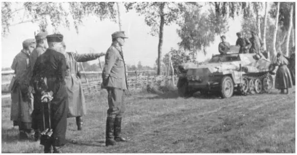 A group of HQ officers of the 4th PanzerDivision with the commander of the - фото 57