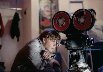 Del Toro shooting his short film Geometría with his Mitchell camera A poster - фото 19