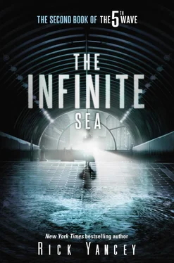 Rick Yancey The Infinite Sea обложка книги