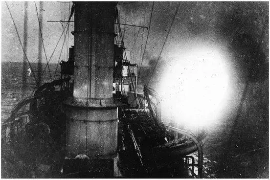 The small cruiser SMS Emden II opens fire on the Russian battery at Cape Toffri - фото 40
