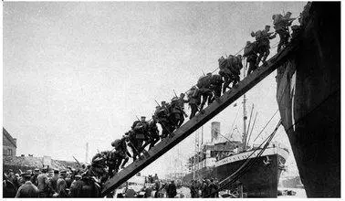 German troops board a transport steamer Troops disembarking from a transport - фото 41