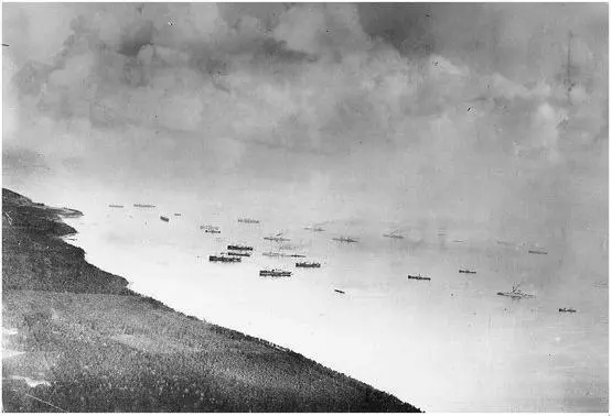 German ships in Tagga Bay The battleship Bayern is on the right Vizeadmiral - фото 46