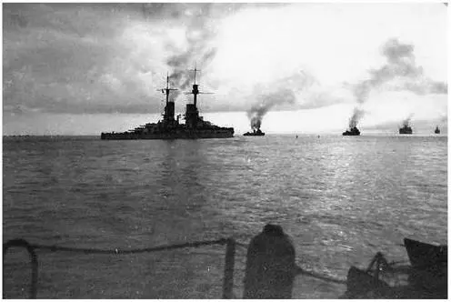 The battleship König follows minesweepers and sperrbrecher vessels through the - фото 48