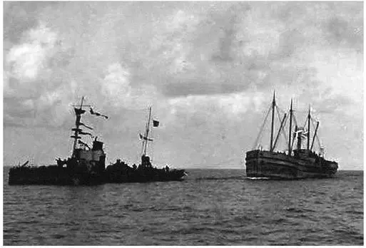 On 16 October the minesweeper A62 captured a Russian barge with 300 men aboard - фото 49