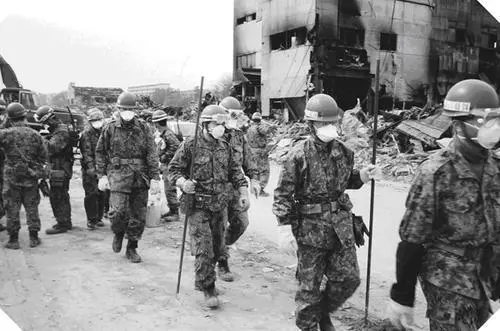 Soldiers in Ishinomaki Photo by William T Vollmann I WONT DENY MY SELFISH - фото 3