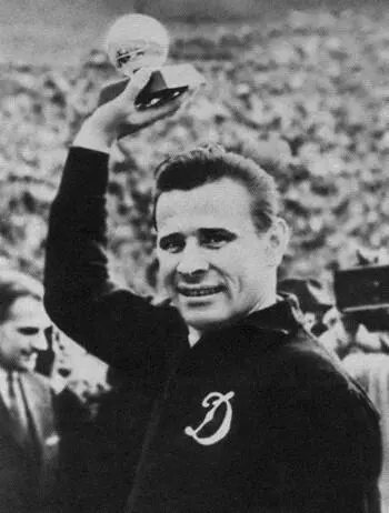 Лев Яшин обладатель Золотого мяча лучший футболист Европы 1963 года Л Яшин - фото 39