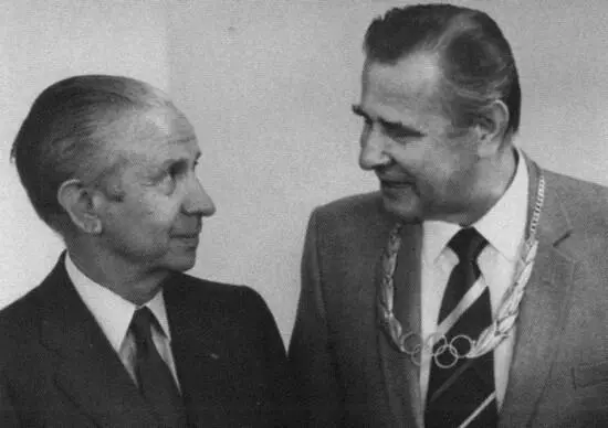 Президент Международного олимпийского комитета Хуан Антонио Самаранч вручил - фото 54