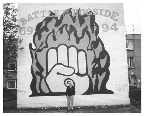 We dropped in on the Bogside Sinn Féin Advice Centre It occupied a small - фото 24