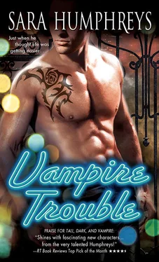 Sara Humphreys Vampire Trouble обложка книги