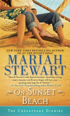 Mariah Stewart On Sunset Beach обложка книги