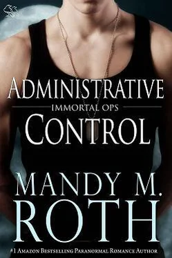 Mandy Roth Administrative Control обложка книги