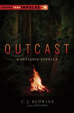 C. Redwine Outcast обложка книги