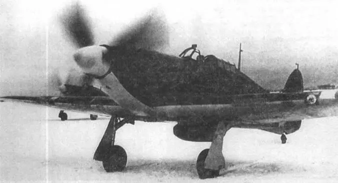 Пара Mk IIB выруливает на старт зима 194243 Возможно самолеты имеют - фото 28