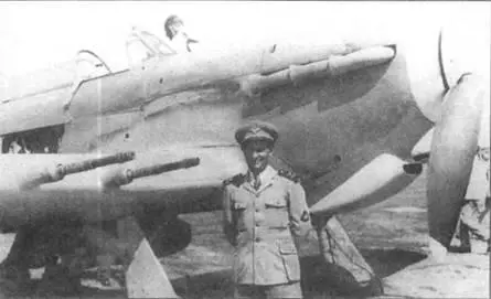 Венгерский пилот на фоне трофейного Харрикейна Mk IIС из 235й ИАД - фото 35