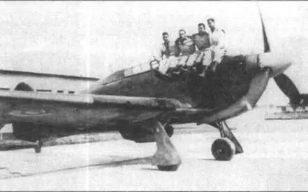 Другой Харрикейн сфотографированный в Escuela de Sub Oficiales Кордова - фото 87