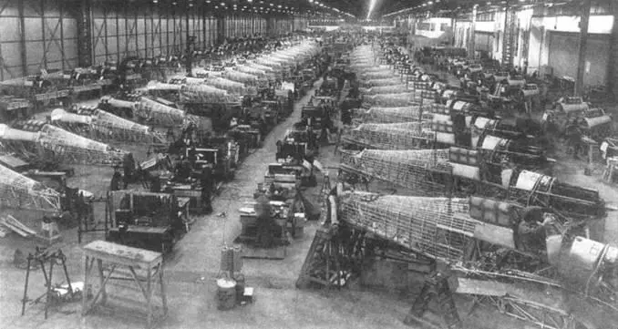 Массовый выпуск самолетов Хоукер Харрикейн 13 марта 1940 года Хорошо видна - фото 89