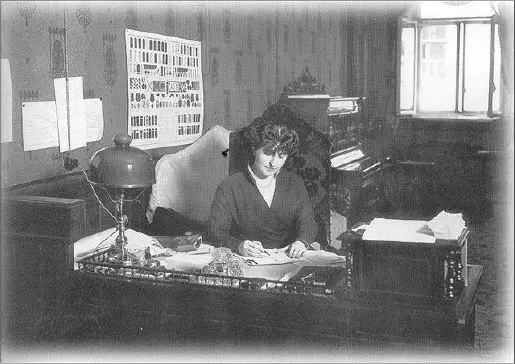 Во время войны Екатерина Сухомлинова заведует Складом имени императрицы - фото 26