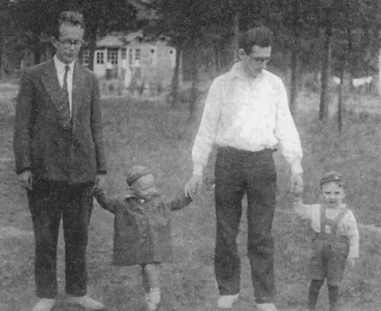 Наши дети у меня Оля у Ефима Илья Малаховка 1936 Мои шаржи начало - фото 25