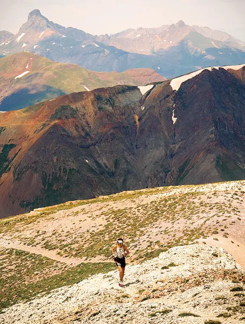 Во время прохождения Hardrock 100 бегунам приходится преодолевать и снег и - фото 21