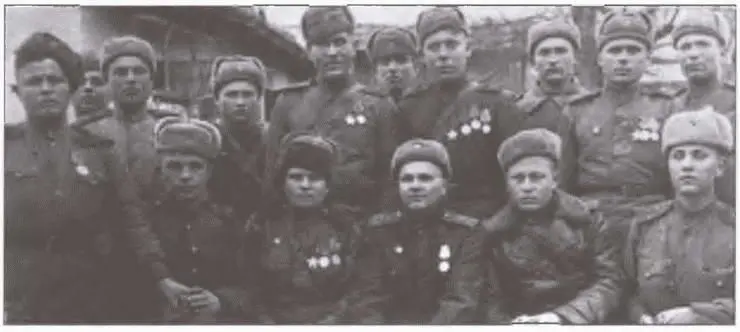 Одна из минометных рот 343го стрелкового полка в 1945 г В центре командир - фото 6