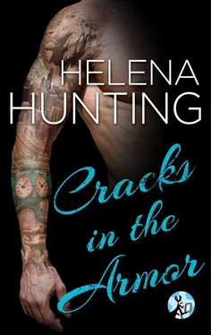 Helena Hunting Cracks in the Armor обложка книги