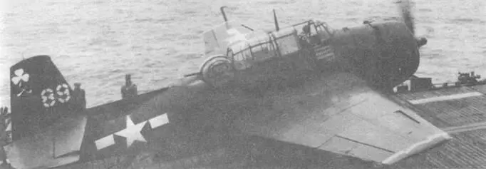 ТВМ3V несущий значок белого трилистника из эскадрильи VC94 базирующейся на - фото 151