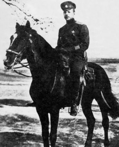 Полковник Я А Слащев Лето 1917 г Кубанские казакипластуны со знаменем - фото 27