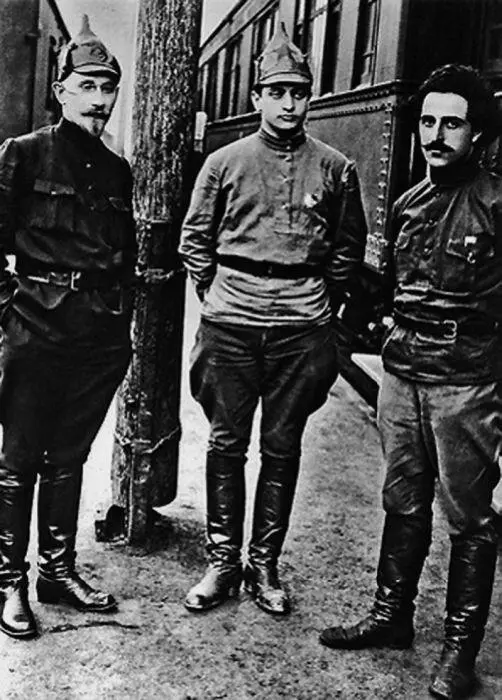 М Н Тухачевский Г К Орджоникидзе И Т Смилга члены Революционного - фото 32