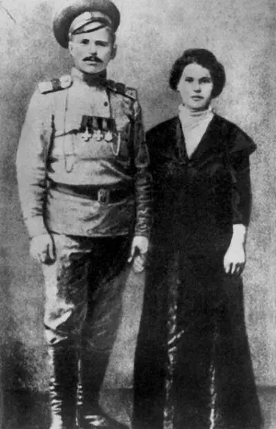 Чета Чапаевых Василий Иванович и Пелагея Никаноровна 1916 г С Н - фото 49