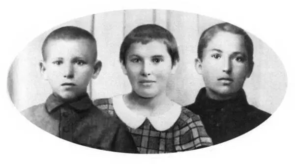 Аркадий Клавдия и Александр дети В И Чапаева 1922 г Чета Чапаевых - фото 48