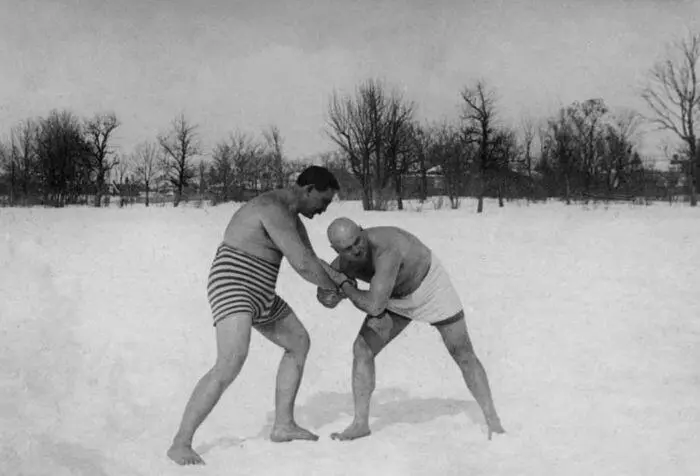 На физзарядке в штабе дивизии Котовского 1920 г Григорий Шмерлинг из - фото 55