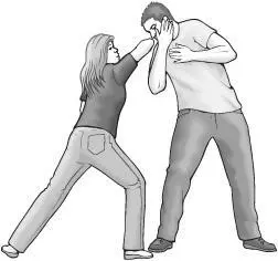Elbow strike Use your elbow to hit directly It is less easy to grab and has - фото 108
