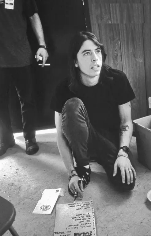 Writing the setlist for the final show of the Foo Fighters album tour 19 July - фото 83