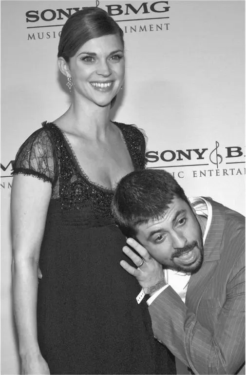 Up close and personal with wife Jordyn at the 2006 Grammy Awards afterparty at - фото 91