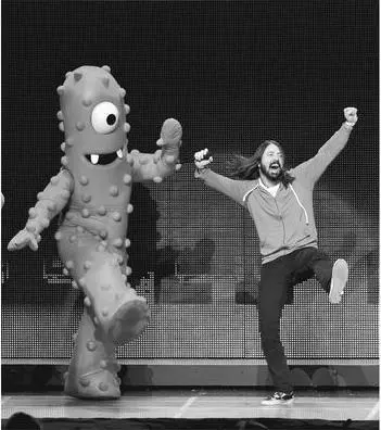 Family Man Getting down at the Yo Gabba Gabba Live Theres a Party in My - фото 94