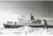 С вертолета на дрейфующий айсберг Германские полярники изучающие Антарктику - фото 5