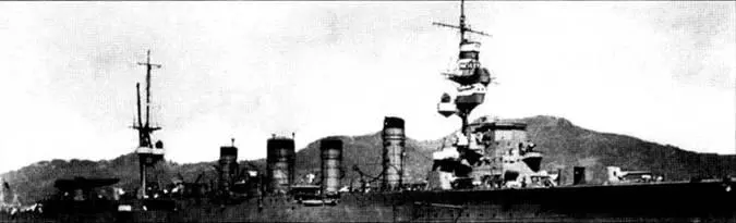 Легкий крейсер Сендай снимок ноября 1935 г Авиационная платформа в носовой - фото 102