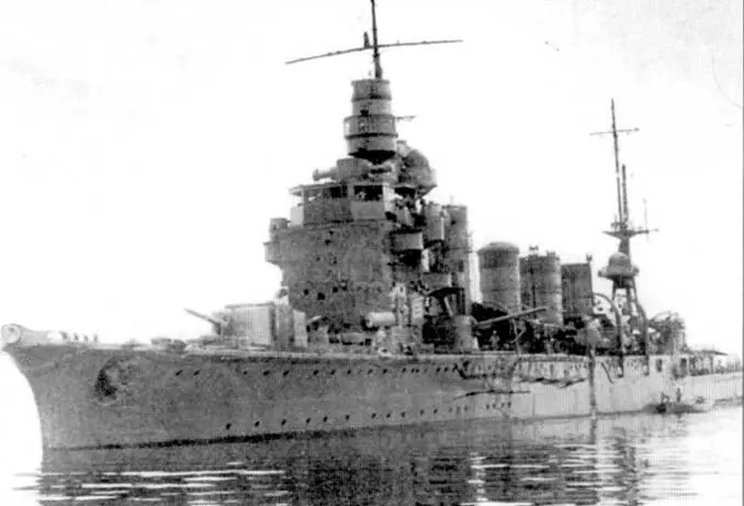 Легкий крейсер Нака 22 апреля 1942 г Фокмачта укорочена на крыльях - фото 110