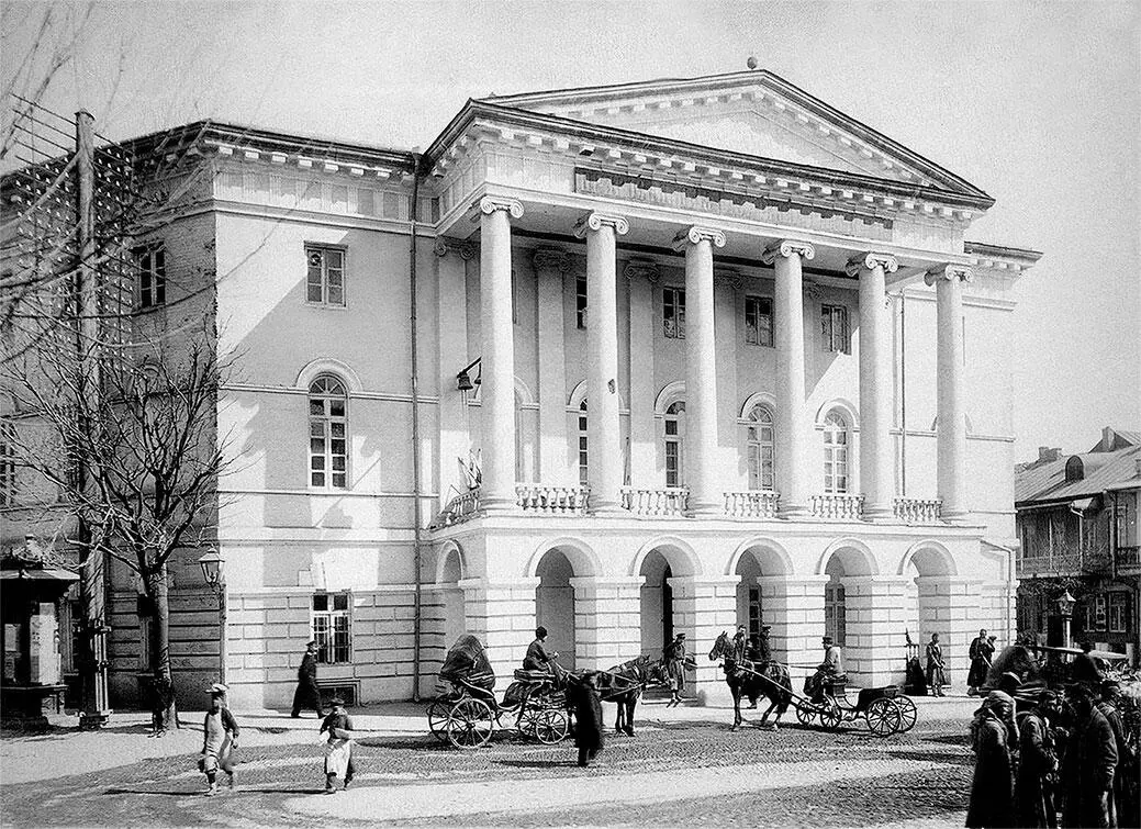 В 1894 году Сосо Джугашвили стипендиат и солист в хоре начал учиться в - фото 14